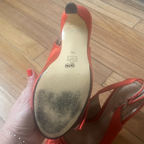 Platinum BP orange heels. Peep toe slide on back. Size 7 - Picture 7 of 9